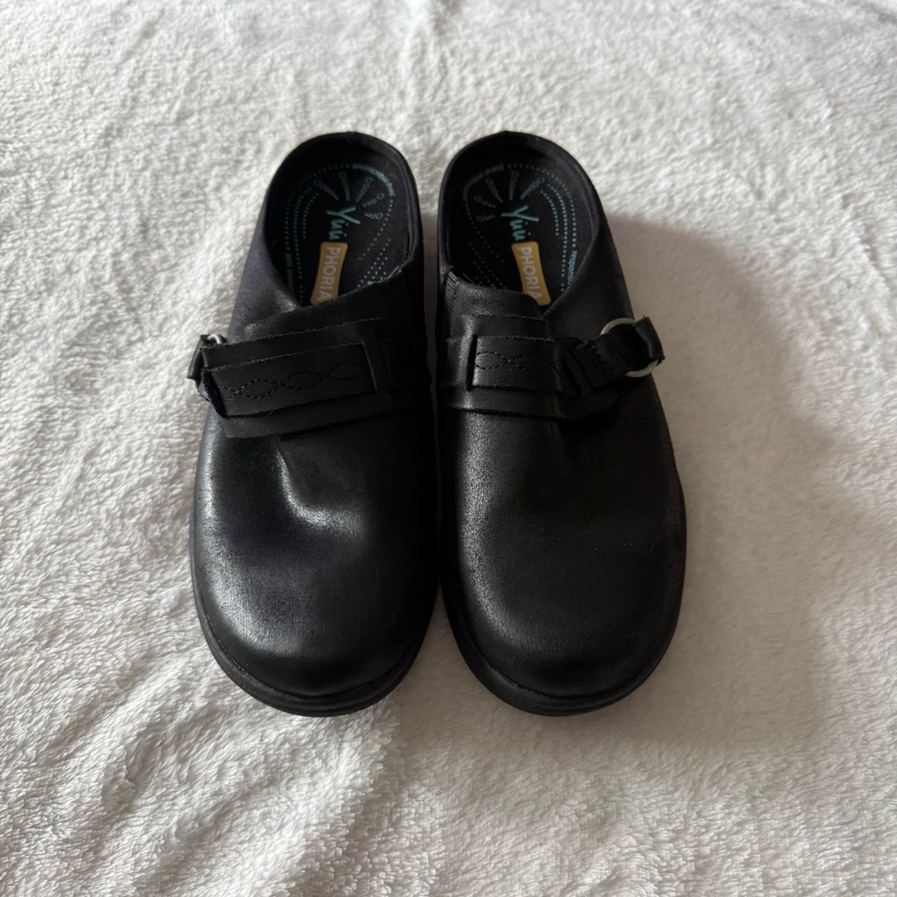 Yuu Black Mules with Buckle Detail